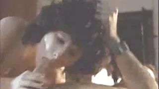 자위에 대한 사랑은 엉덩이의 깊이에 의해 측정됩니다