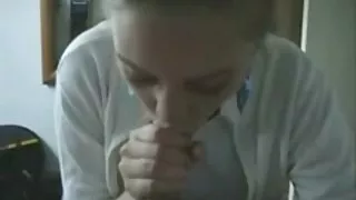 배우자가 일 중독자 일 때,아시아 여성은 다른 사람의 페니스 스핀을 만듭니다