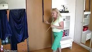 엿 사람 성숙한 젊은 뿔의 고양이