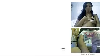 갈색 머리와 매력적인 엉덩이 살타