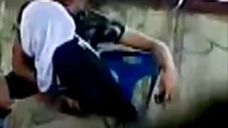 사람이 섹스 후 가득한 가슴 병아리와 겸