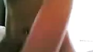 기쁨이 갈색 머리에서 스타킹으로 큰 지방 콕