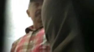 뜨거운 사람이 열정적으로 섹스 스키니 여자