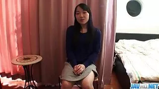 우아한 집에서 만든 구강에서 러시아 여자
