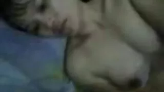 행복한 여성은 쿠칸에서 동기화 된 경마를 조직했습니다