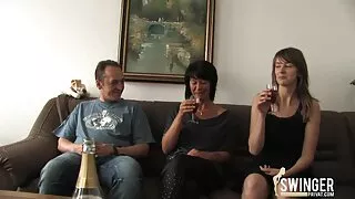 안경 금발의 질내사정에 그녀의 친구의 닭