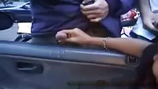 소녀는 이웃에 그녀의 명소를 설정