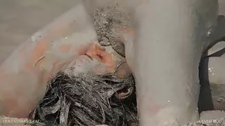 아마존은 그녀의 교활한 높은 받고있는 동안 결혼 수탉을 타고
