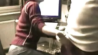 병아리를 선호하는 레즈비언 섹스와 다른 진동